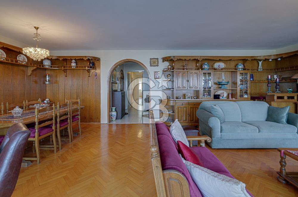 izmir Göztepede satılık yalı dairesi