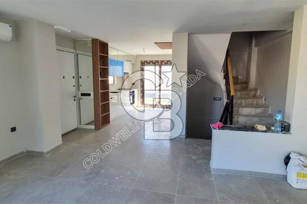 KUŞADASI SOĞUCAK TA SATILIK SIFIR 4+1 ÖZEL HAVUZLU TRİPLEX VİLLA