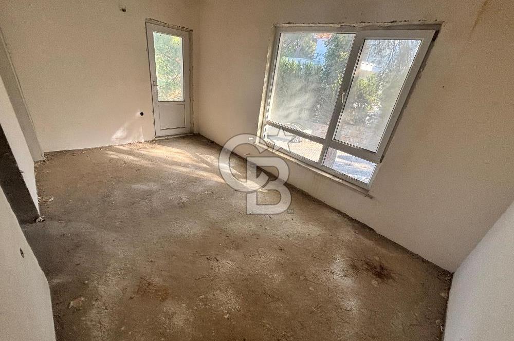 URLA KALABAK‘TA ÇAMLIBEL SİTESİ SATILIK MÜSTAKİL VİLLA