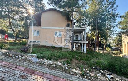 URLA KALABAK‘TA ÇAMLIBEL SİTESİ SATILIK MÜSTAKİL VİLLA
