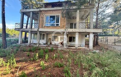URLA KALABAK‘TA ÇAMLIBEL SİTESİ SATILIK MÜSTAKİL VİLLA