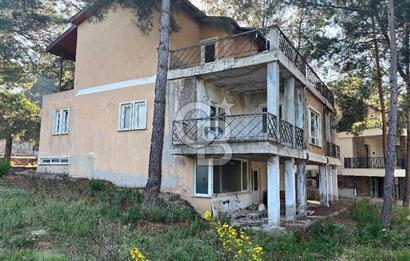URLA KALABAK‘TA ÇAMLIBEL SİTESİ SATILIK MÜSTAKİL VİLLA