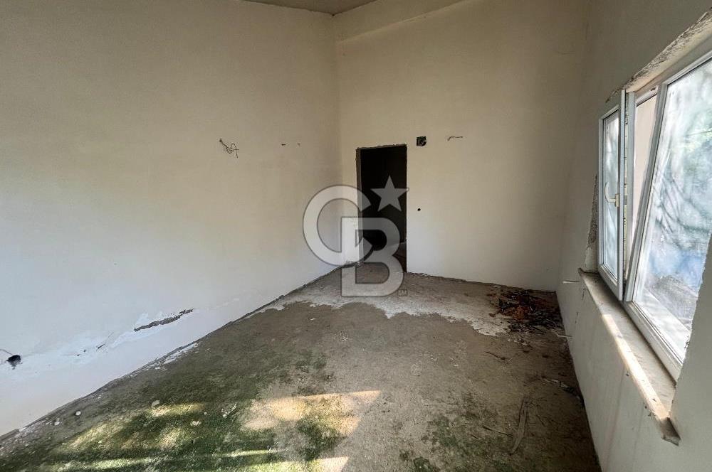 URLA KALABAK‘TA ÇAMLIBEL SİTESİ SATILIK MÜSTAKİL VİLLA