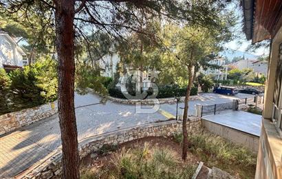 URLA KALABAK‘TA ÇAMLIBEL SİTESİ SATILIK MÜSTAKİL VİLLA