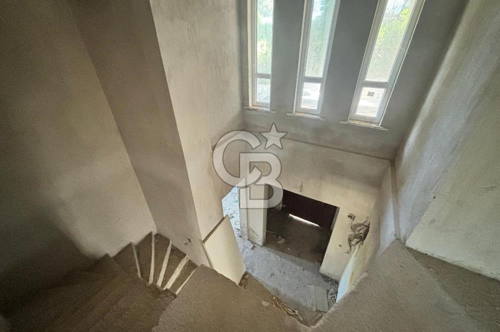 URLA KALABAK‘TA ÇAMLIBEL SİTESİ SATILIK MÜSTAKİL VİLLA