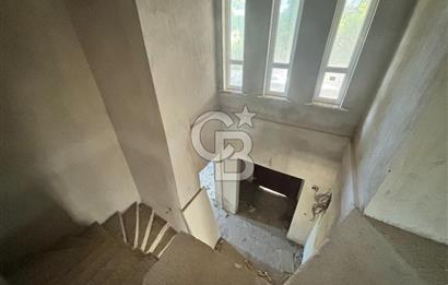 URLA KALABAK‘TA ÇAMLIBEL SİTESİ SATILIK MÜSTAKİL VİLLA