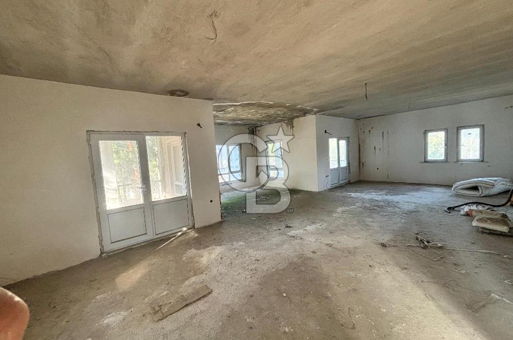 URLA KALABAK‘TA ÇAMLIBEL SİTESİ SATILIK MÜSTAKİL VİLLA