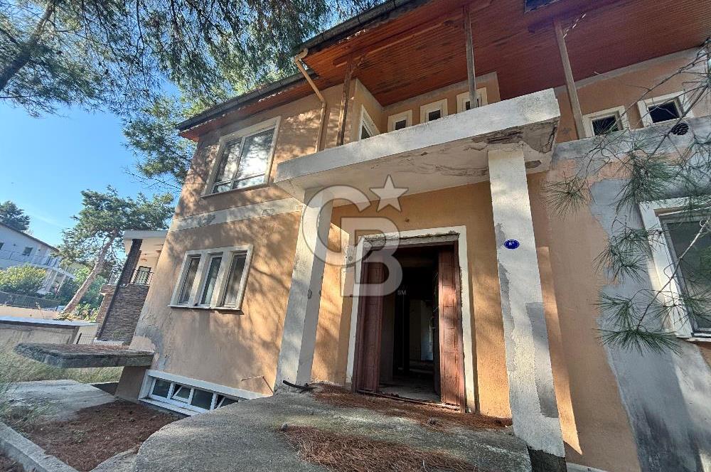 URLA KALABAK‘TA ÇAMLIBEL SİTESİ SATILIK MÜSTAKİL VİLLA