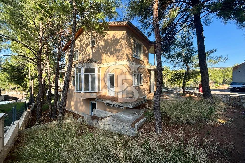 URLA KALABAK‘TA ÇAMLIBEL SİTESİ SATILIK MÜSTAKİL VİLLA