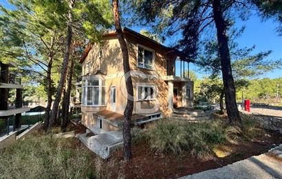 URLA KALABAK‘TA ÇAMLIBEL SİTESİ SATILIK MÜSTAKİL VİLLA