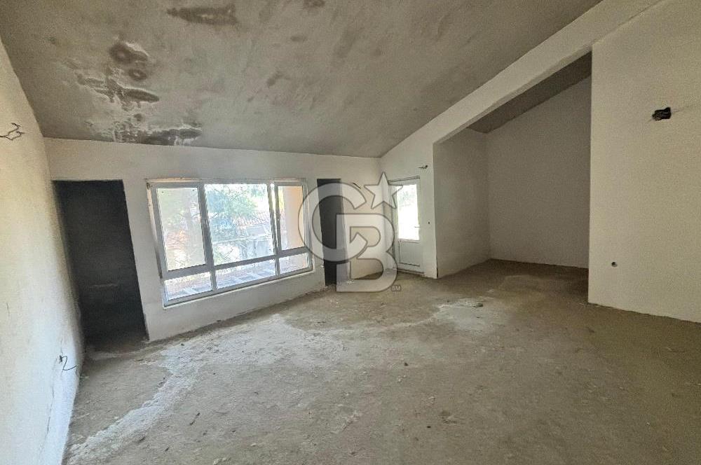 URLA KALABAK‘TA ÇAMLIBEL SİTESİ SATILIK MÜSTAKİL VİLLA