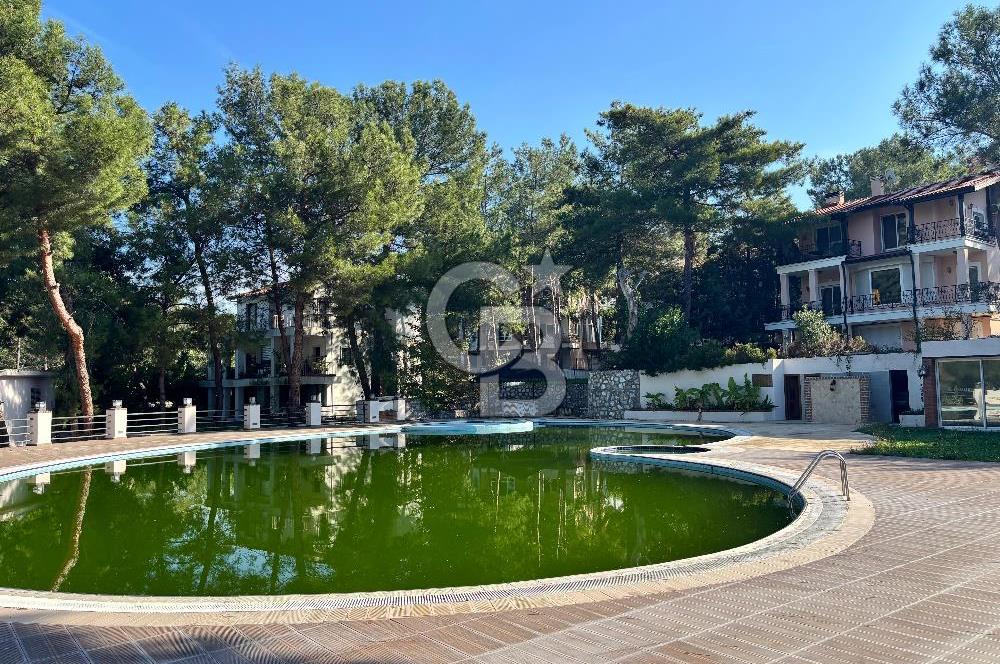 URLA KALABAK‘TA ÇAMLIBEL SİTESİ SATILIK MÜSTAKİL VİLLA