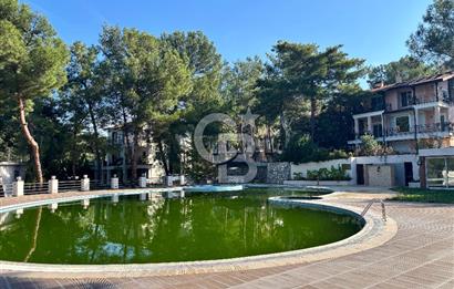 URLA KALABAK‘TA ÇAMLIBEL SİTESİ SATILIK MÜSTAKİL VİLLA