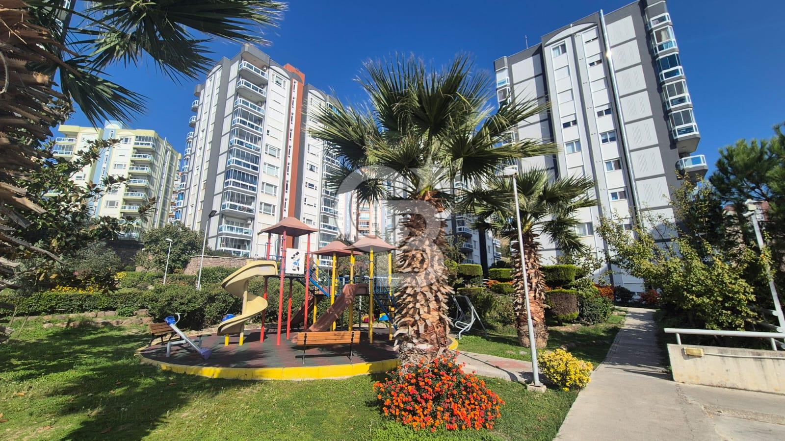 Burak Kul'dan Karşıyaka YÜKSEK VADİ SİTESİ 3+1 Fırsat Daire