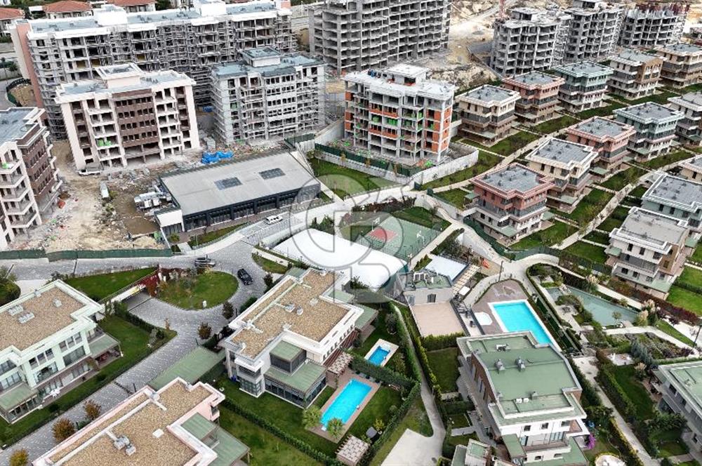 BAHÇEŞEHİR ESTONŞEHİR KORU 4.5+1 SATILIK KÖŞE BAHÇE DUBLEKSİ