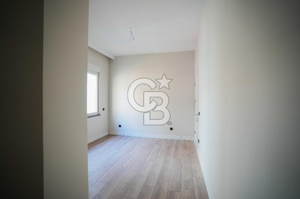 BEŞİKTAŞ DİKİLİTAŞ’TA SATILIK MANZARALI, YENİ VE KAT MÜLKİYETLİ ÇATI DUBLEKS