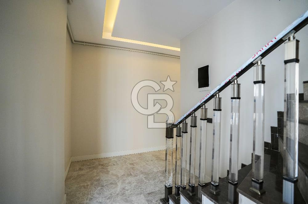 BEŞİKTAŞ DİKİLİTAŞ’TA SATILIK MANZARALI, YENİ VE KAT MÜLKİYETLİ ÇATI DUBLEKS