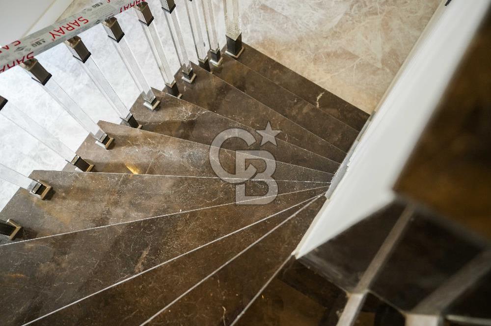 BEŞİKTAŞ DİKİLİTAŞ’TA SATILIK MANZARALI, YENİ VE KAT MÜLKİYETLİ ÇATI DUBLEKS