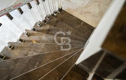 BEŞİKTAŞ DİKİLİTAŞ’TA SATILIK MANZARALI, YENİ VE KAT MÜLKİYETLİ ÇATI DUBLEKS