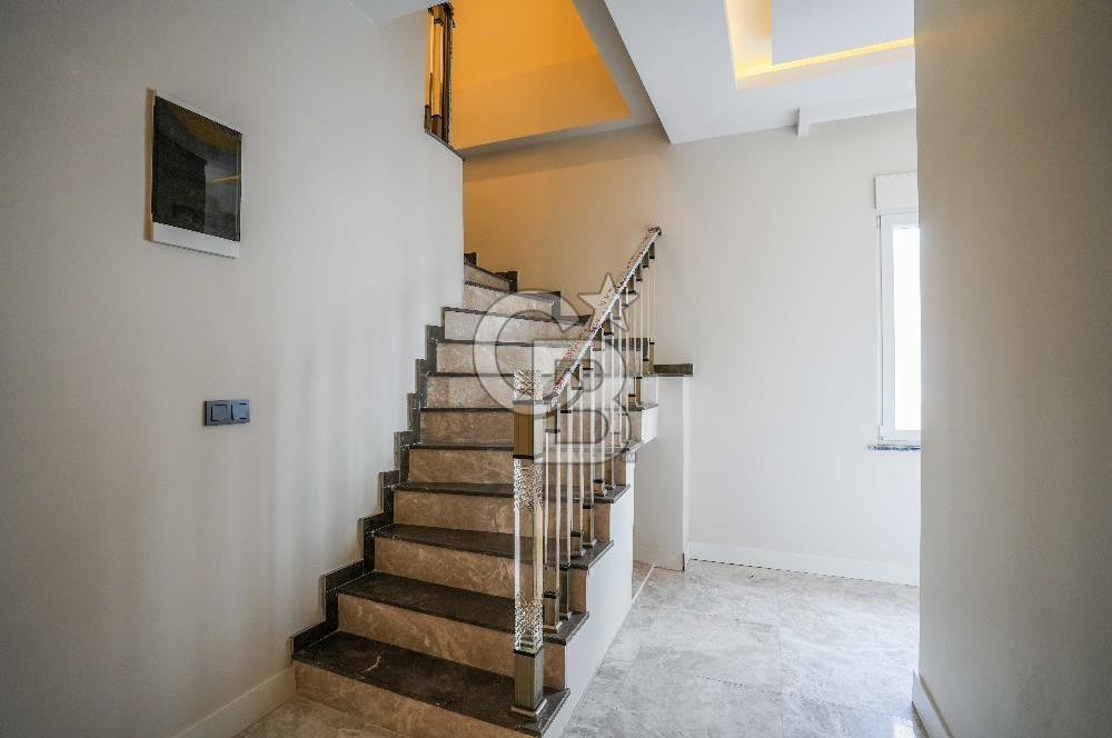 BEŞİKTAŞ DİKİLİTAŞ’TA SATILIK MANZARALI, YENİ VE KAT MÜLKİYETLİ ÇATI DUBLEKS