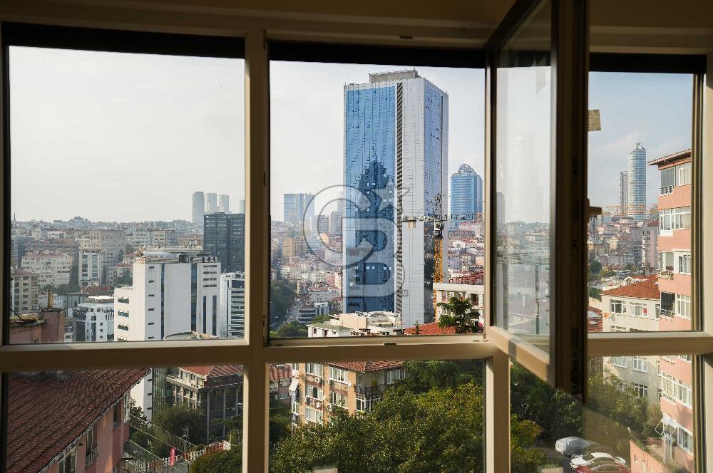 BEŞİKTAŞ DİKİLİTAŞ’TA SATILIK MANZARALI, YENİ VE KAT MÜLKİYETLİ ÇATI DUBLEKS