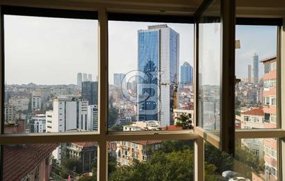 BEŞİKTAŞ DİKİLİTAŞ’TA SATILIK MANZARALI, YENİ VE KAT MÜLKİYETLİ ÇATI DUBLEKS