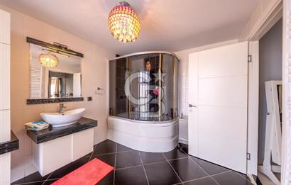 Kahramandere Özege Sitesinde 5+2 Satılık Villa