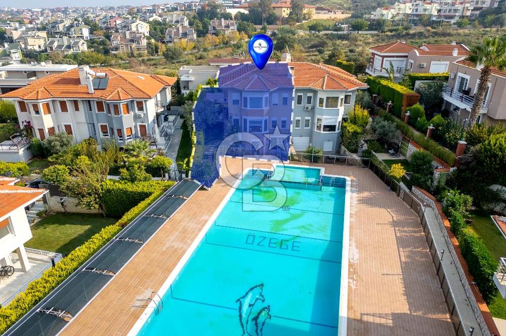 Kahramandere Özege Sitesinde 5+2 Satılık Villa