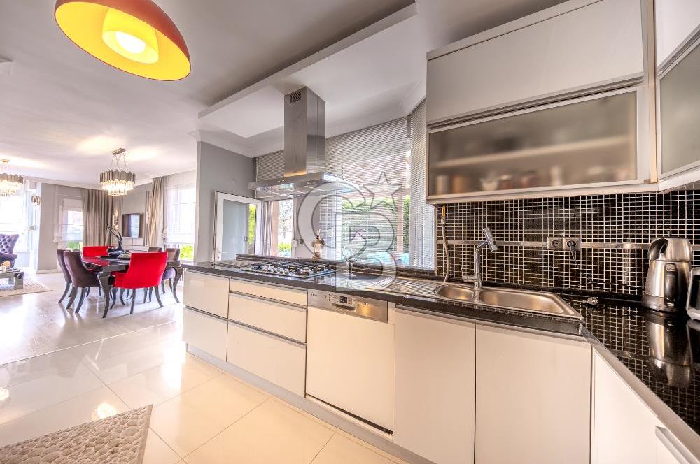 Kahramandere Özege Sitesinde 5+2 Satılık Villa