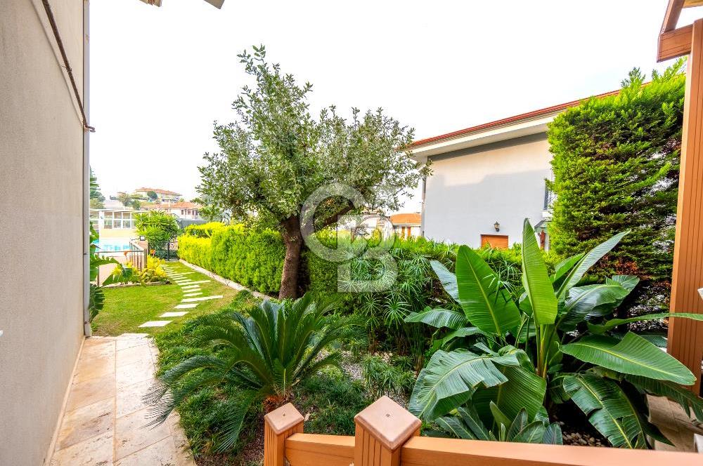 Kahramandere Özege Sitesinde 5+2 Satılık Villa