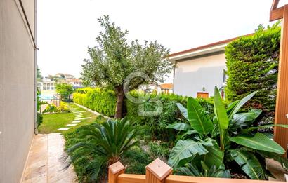 Kahramandere Özege Sitesinde 5+2 Satılık Villa