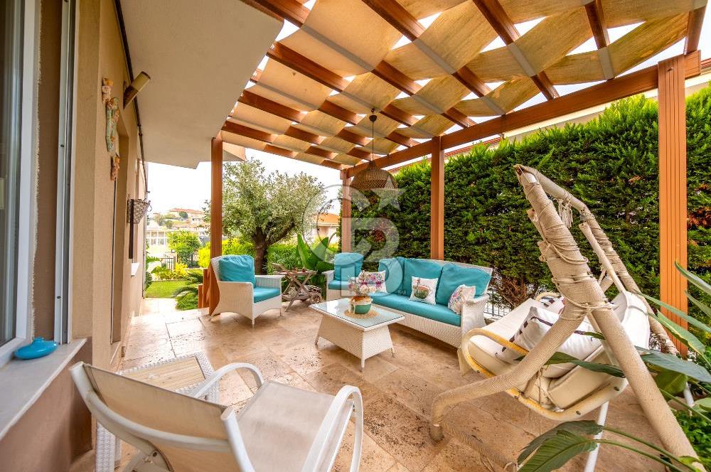 Kahramandere Özege Sitesinde 5+2 Satılık Villa