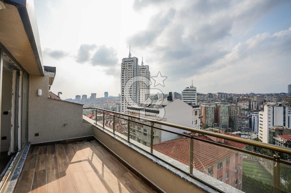 BEŞİKTAŞ DİKİLİTAŞ’TA SATILIK MANZARALI, YENİ VE KAT MÜLKİYETLİ ÇATI DUBLEKS