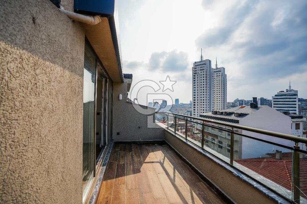 BEŞİKTAŞ DİKİLİTAŞ’TA SATILIK MANZARALI, YENİ VE KAT MÜLKİYETLİ ÇATI DUBLEKS