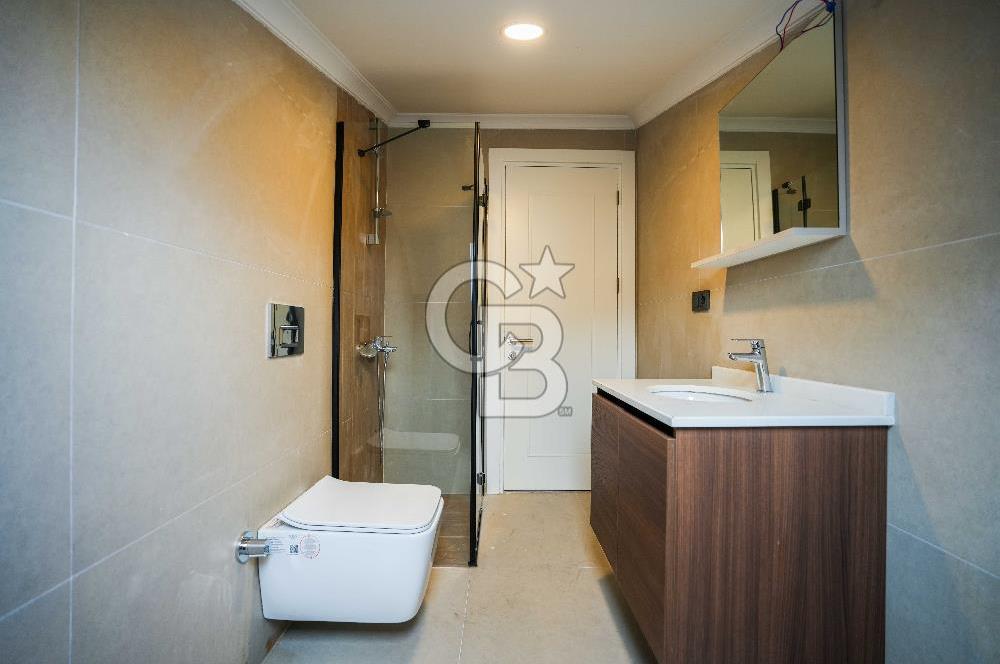 BEŞİKTAŞ DİKİLİTAŞ’TA SATILIK MANZARALI, YENİ VE KAT MÜLKİYETLİ ÇATI DUBLEKS