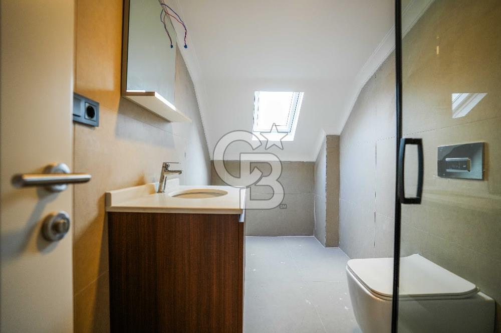 BEŞİKTAŞ DİKİLİTAŞ’TA SATILIK MANZARALI, YENİ VE KAT MÜLKİYETLİ ÇATI DUBLEKS