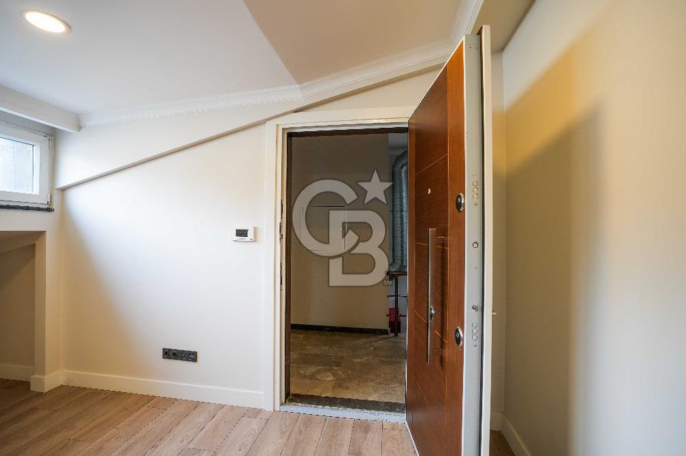 BEŞİKTAŞ DİKİLİTAŞ’TA SATILIK MANZARALI, YENİ VE KAT MÜLKİYETLİ ÇATI DUBLEKS