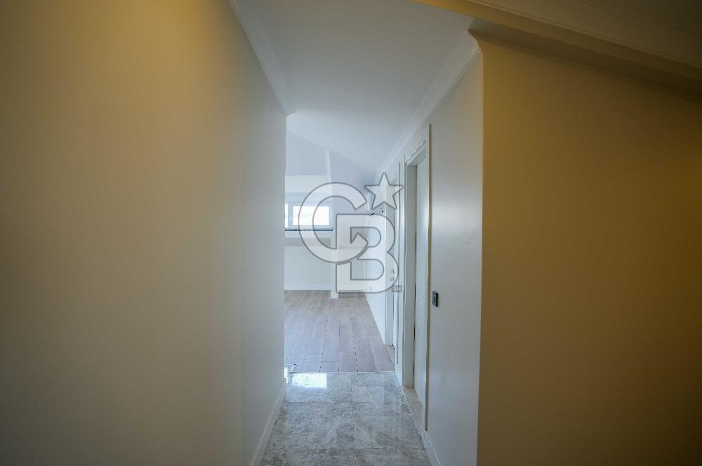 BEŞİKTAŞ DİKİLİTAŞ’TA SATILIK MANZARALI, YENİ VE KAT MÜLKİYETLİ ÇATI DUBLEKS