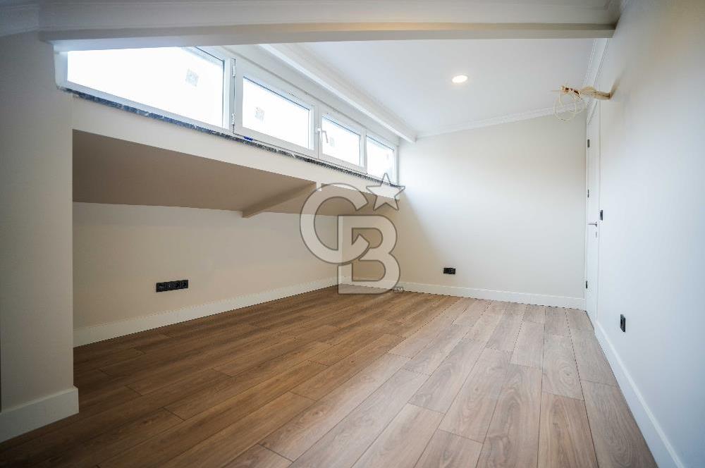 BEŞİKTAŞ DİKİLİTAŞ’TA SATILIK MANZARALI, YENİ VE KAT MÜLKİYETLİ ÇATI DUBLEKS