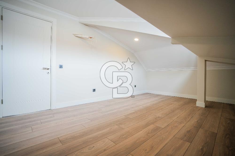 BEŞİKTAŞ DİKİLİTAŞ’TA SATILIK MANZARALI, YENİ VE KAT MÜLKİYETLİ ÇATI DUBLEKS