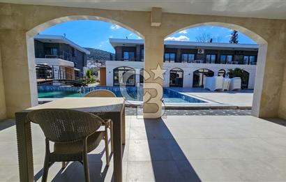 KUŞADASI KUŞTUR MAH. GENİŞ BAHÇE PAYI OLAN EŞYALI 1+1 RESİDENCE 