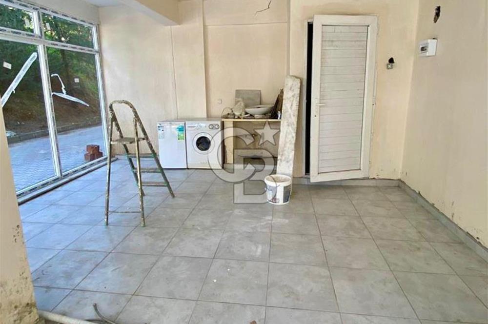 Ayvalık Sarımsaklı'da Merkezi Konumda Satılık Dükkan