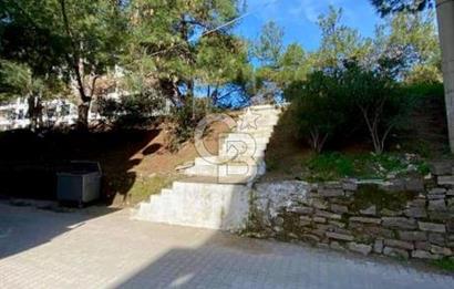 Ayvalık Sarımsaklı'da Merkezi Konumda Satılık Dükkan