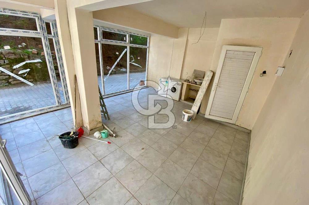 Ayvalık Sarımsaklı'da Merkezi Konumda Satılık Dükkan