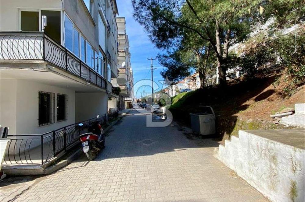 Ayvalık Sarımsaklı'da Merkezi Konumda Satılık Dükkan