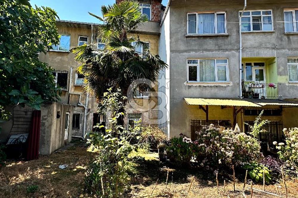 Anadolu Hisarında Geniş Bahçeli Satılık Komple Bina