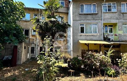 Anadolu Hisarında Geniş Bahçeli Satılık Komple Bina