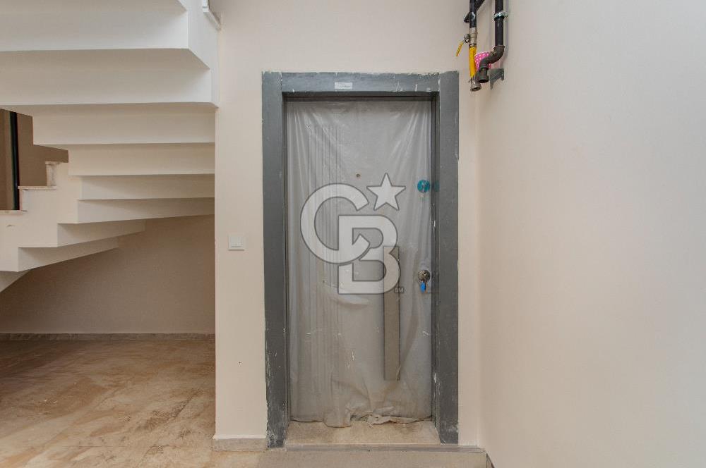 Yenifoça Site İçerisinde Satılık Bahçe Katı 2+1 Daire