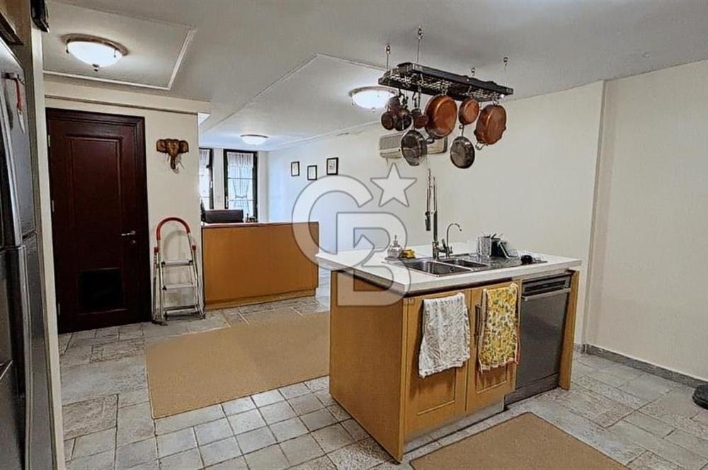 DRAGOS'TA DENİZ MANZARALI 500 M2 HAVUZLU , BAHÇELİ VİLLA 8+2