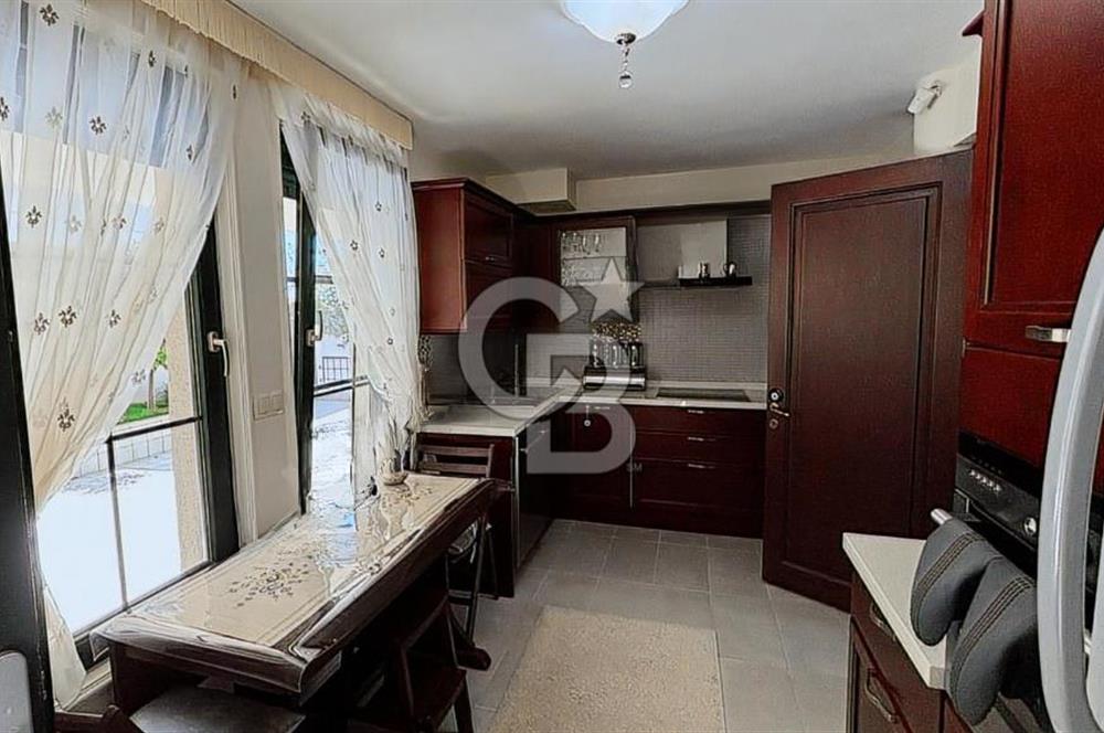 DRAGOS'TA DENİZ MANZARALI 500 M2 HAVUZLU , BAHÇELİ VİLLA 8+2